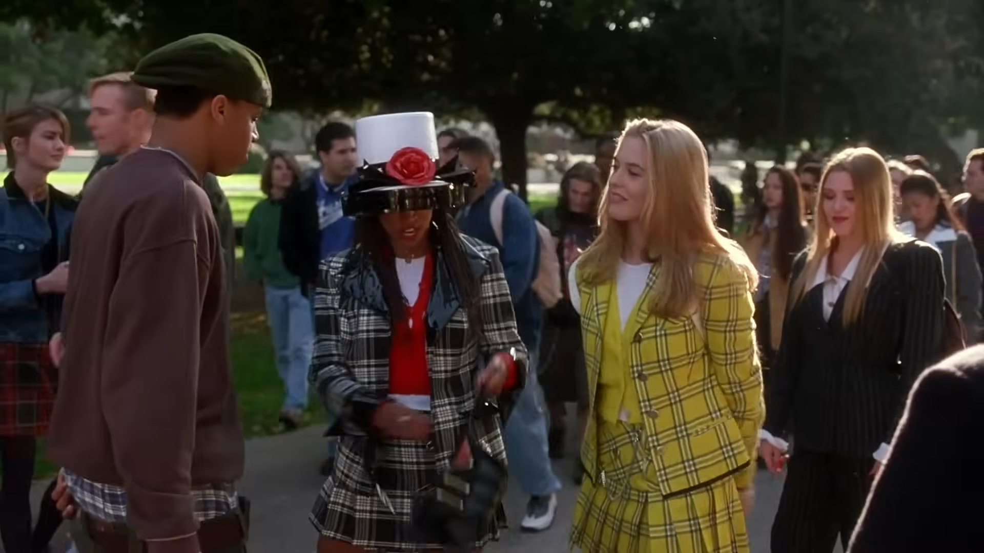 Культовая комедия 90-х возвращается: что известно о сиквеле "Безголовых"